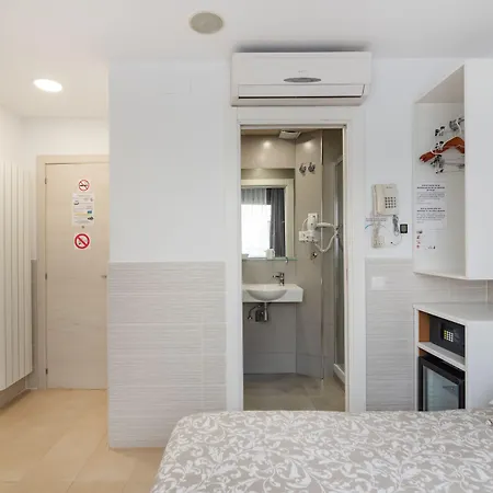 Hostal House-3