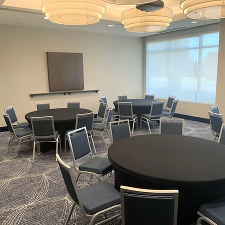 La Quinta Inn & Suites By Wyndham Kansas City Beacon Hill-3