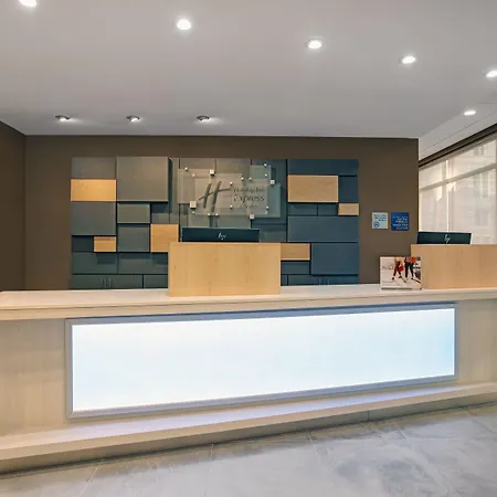 Holiday Inn Express - Milwaukee Downtown By Ihg-3