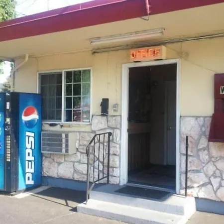 Aaron Motel-2