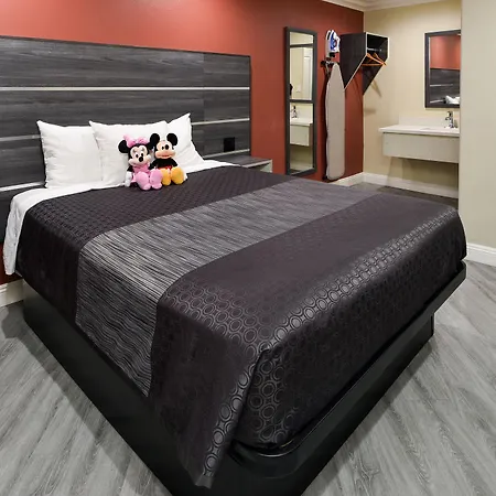 Pacific Inn Anaheim-2