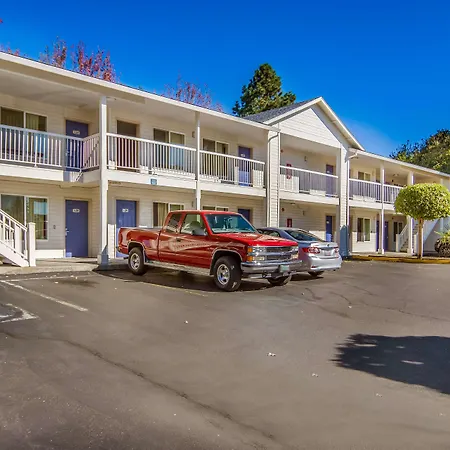 Motel 6 Portland Mall - 205-2