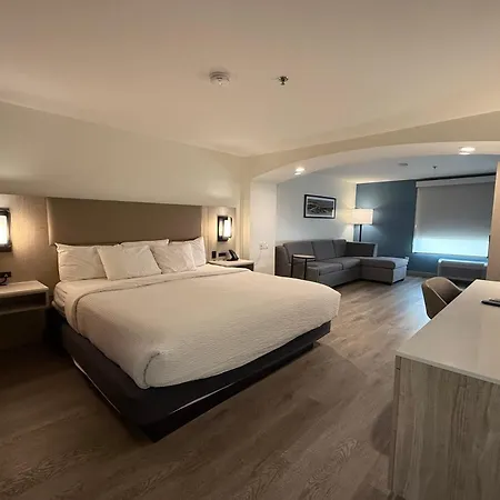 La Quinta Inn & Suites By Wyndham Albuquerque Midtown-3