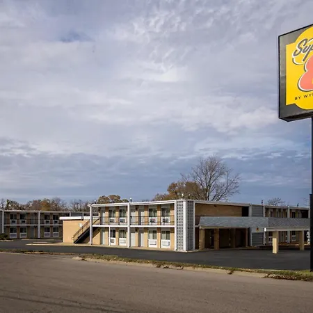 Super 8 By Wyndham Rockford South-3