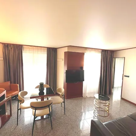 Goldstar Resort & Suites-3
