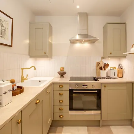 The Capital Hotel, Apartments & Townhouse - Small Luxury Hotels Of The World-3