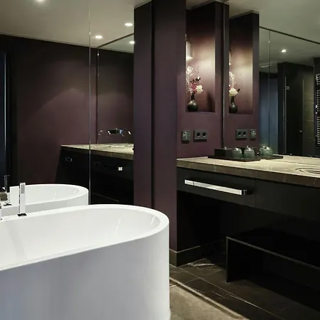 Roomers Frankfurt Central, Autograph Collection-2