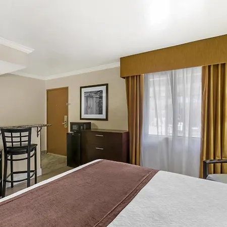 Best Western Innsuites Tucson Foothills Hotel & Suites-3
