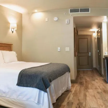 Driftwood Lodge-3