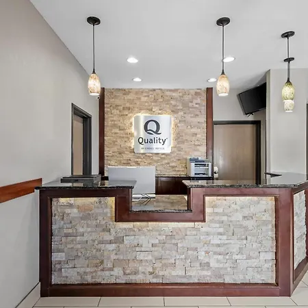 Quality Inn&Suites Des Moines Airport-3