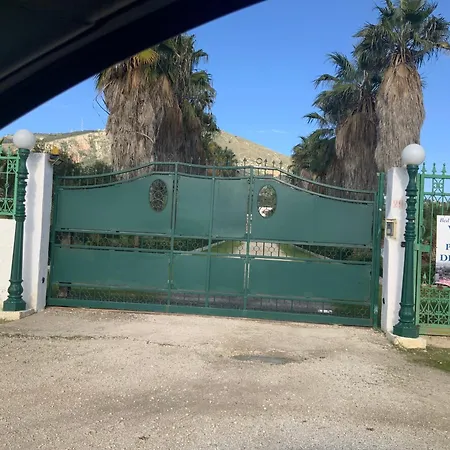 Villa delle Palme Delfina - parking Piscina a 10 minuti dal centro e dal mare-2