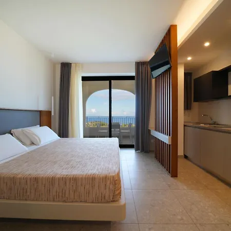 LUZIA AGRIRESORT - Piscina Panoramica e vista Mare a Capo Vaticano-2