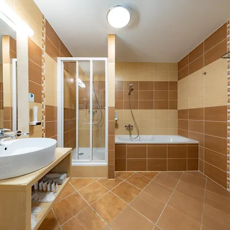 Hotel Crocus-2