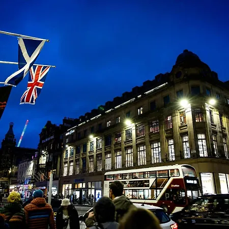 Motel One Edinburgh-Princes-2