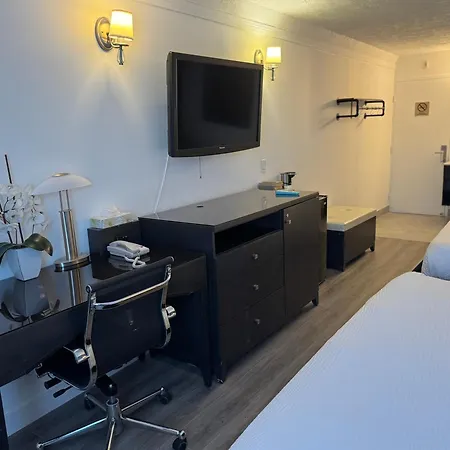 Travelodge By Wyndham Drummondville-3