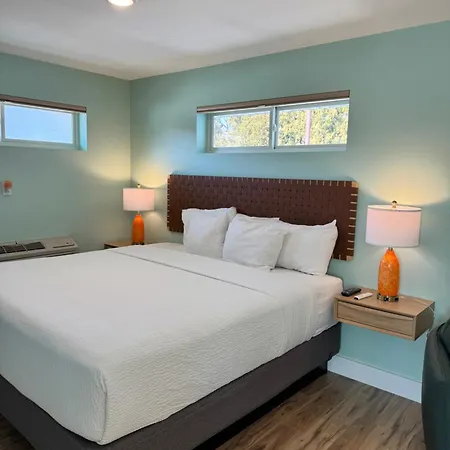 Julie'S Park Cafe & Motel-2