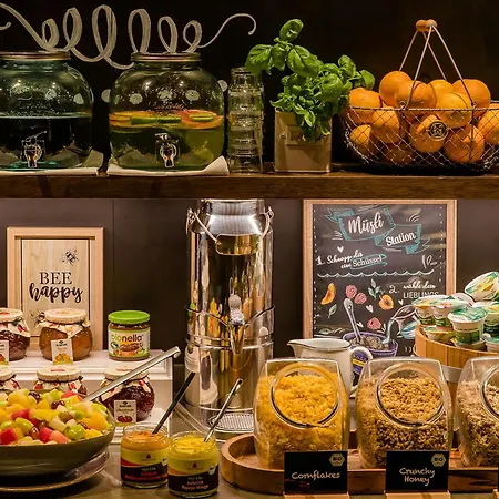 Motel One Amsterdam-Waterlooplein-2