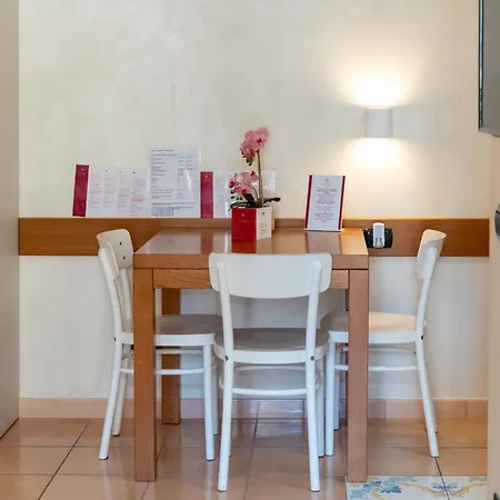 Vittoria Guest House Salerno-3