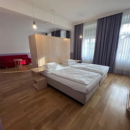 Hotel Caroline-2