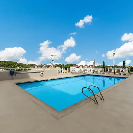 Red Roof Inn Plus & Suites Virginia Beach - Seaside-3