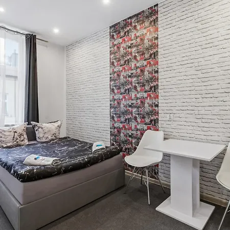 Queen Apartments-2