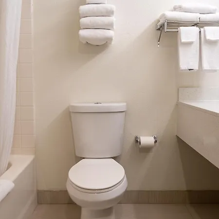 Quality Inn & Suites Fresno Northwest-2