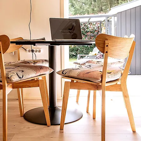 StayatSas Julia, Stijlvol Natuurhuisje met Grote Omheinde Tuin-2