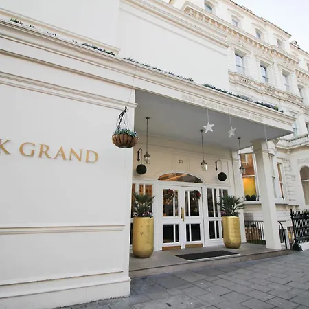 Park Grand Paddington Court-3