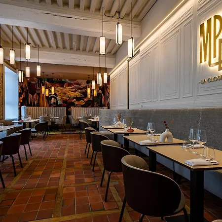 Maison Philippe Le Bon Hotel, Restaurant & Bar Le 19-2