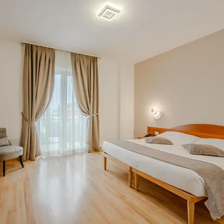 Hotel Nuova Barcaccia-2