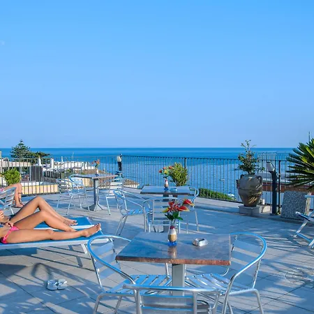 Riviera B&B Rooms & Apartment Sea-View-2