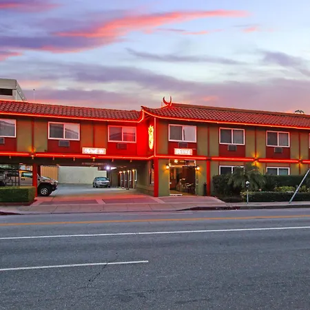 Royal Pagoda Motel Dodger Stadium-3