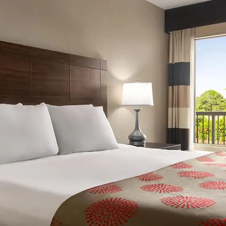 Ramada By Wyndham Sarasota Waterfront-2