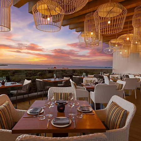 Hilton Cancun Mar Caribe All-Inclusive Resort-2