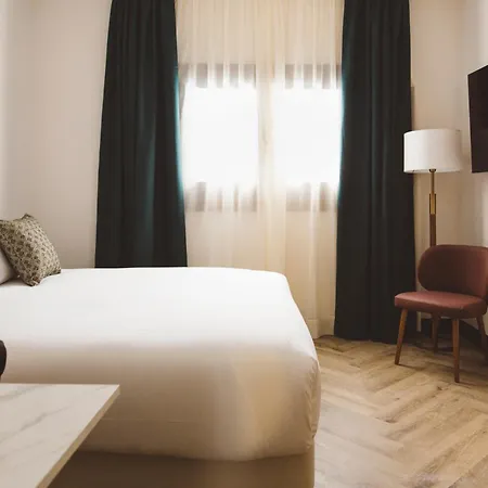 Honest Granada Apartments-2