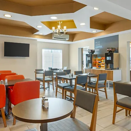 Holiday Inn Express & Suites Indianapolis - East By Ihg-3