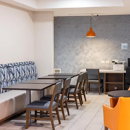 Holiday Inn Express Hotel & Suites Wichita Airport By Ihg-3