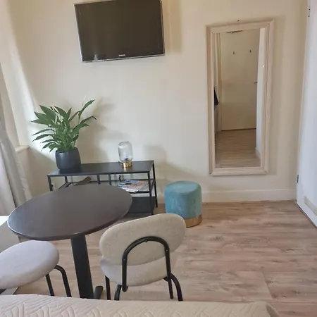 Pension Zee en Duinzicht-3