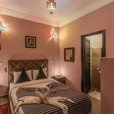 Riad Dar Benbrahim - Traditional Guest House In Jemaa El-Fnaa Square-3