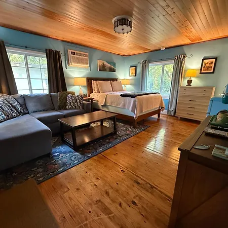Sherwood Court Cottages & Guest Rooms-3