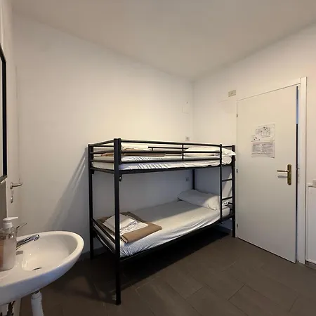 Lake Como Hostel-3