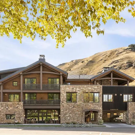 The Rusty Parrot Lodge And Spa-2