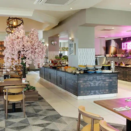 Doubletree By Hilton Dartford Bridge-3
