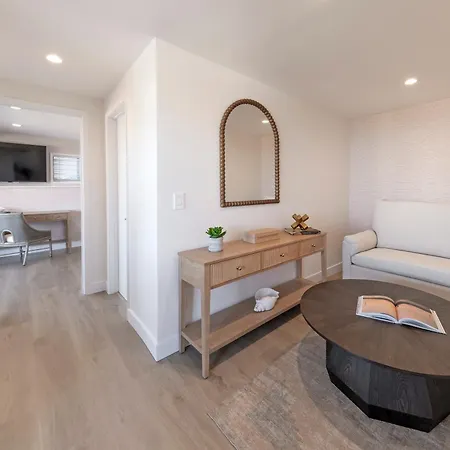 La Jolla Cove Suites-2