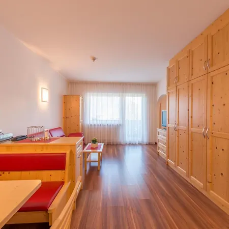 Residence Neuhaeuslhof, Apartments Meran, Guestpass-2