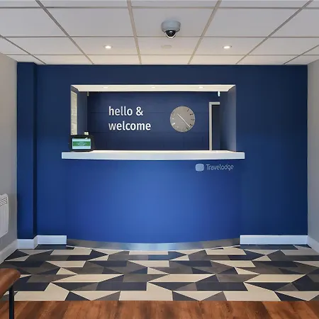Travelodge Park Royal-3