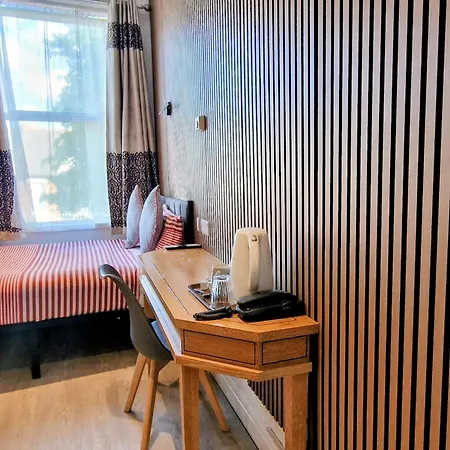 London Guest House By Oyo - Acton-2