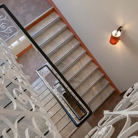 Hotel Du Midi-2