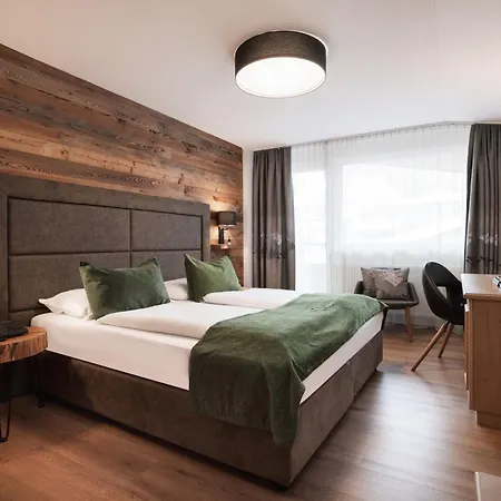 Hotel Gruener Baum-2