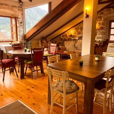 Old Town Youth Hostel-3